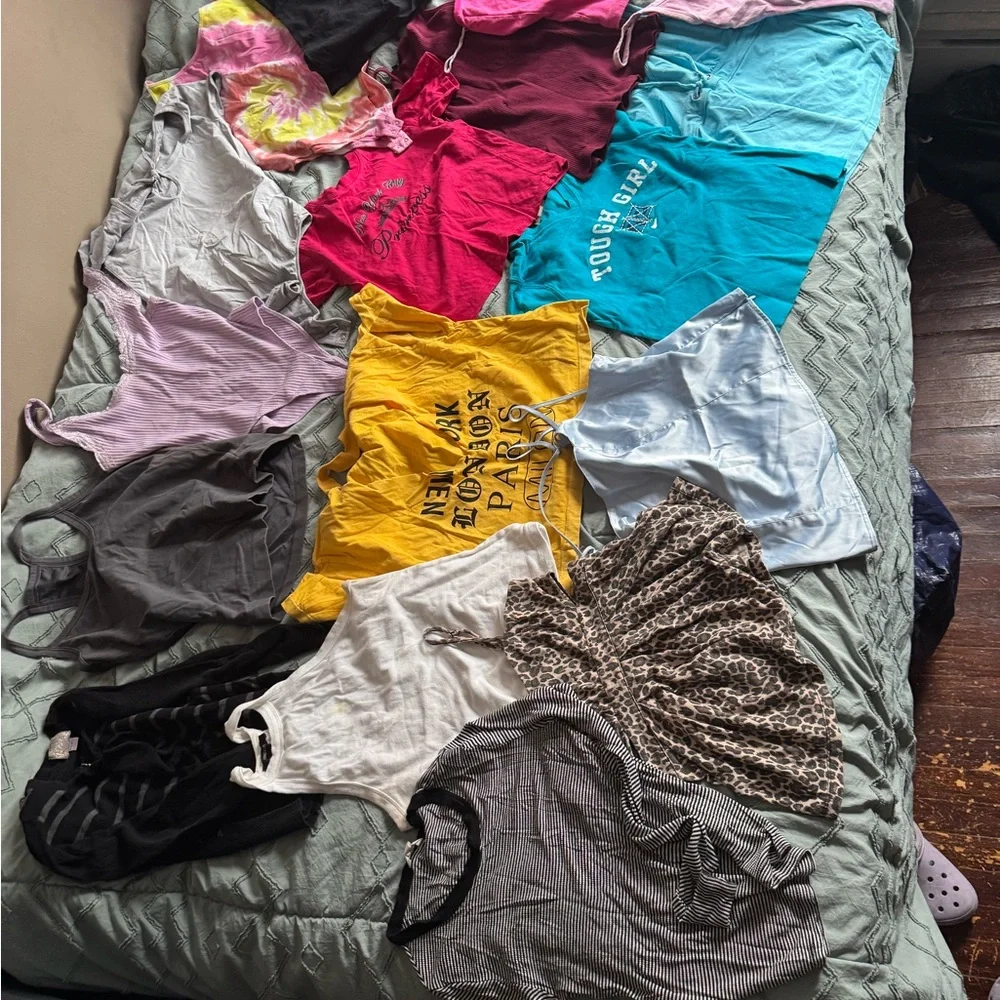 Clothes bundle - Picture 5 of 8